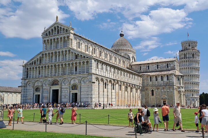 Visita guiada a la Torre Inclinada de Pisa, Catedral, Cementerio y Baptisterio