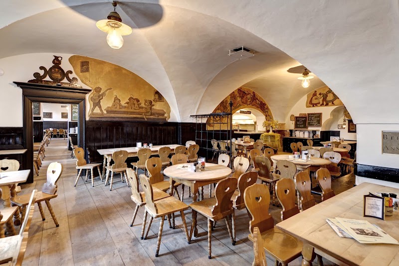 Comer en el Bräustüberl del monasterio